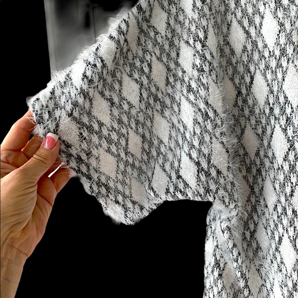 SALE!! Brand New Ladies Sweater - Picture 5 of 5